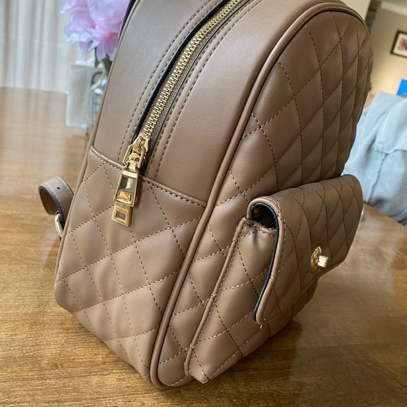 Backpack - Picture 3 of 5